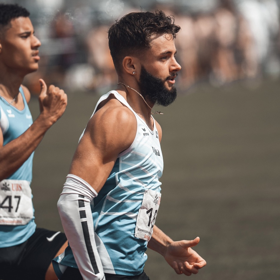 Leichtathlet Simon Graf sprintet bei Wettkampf