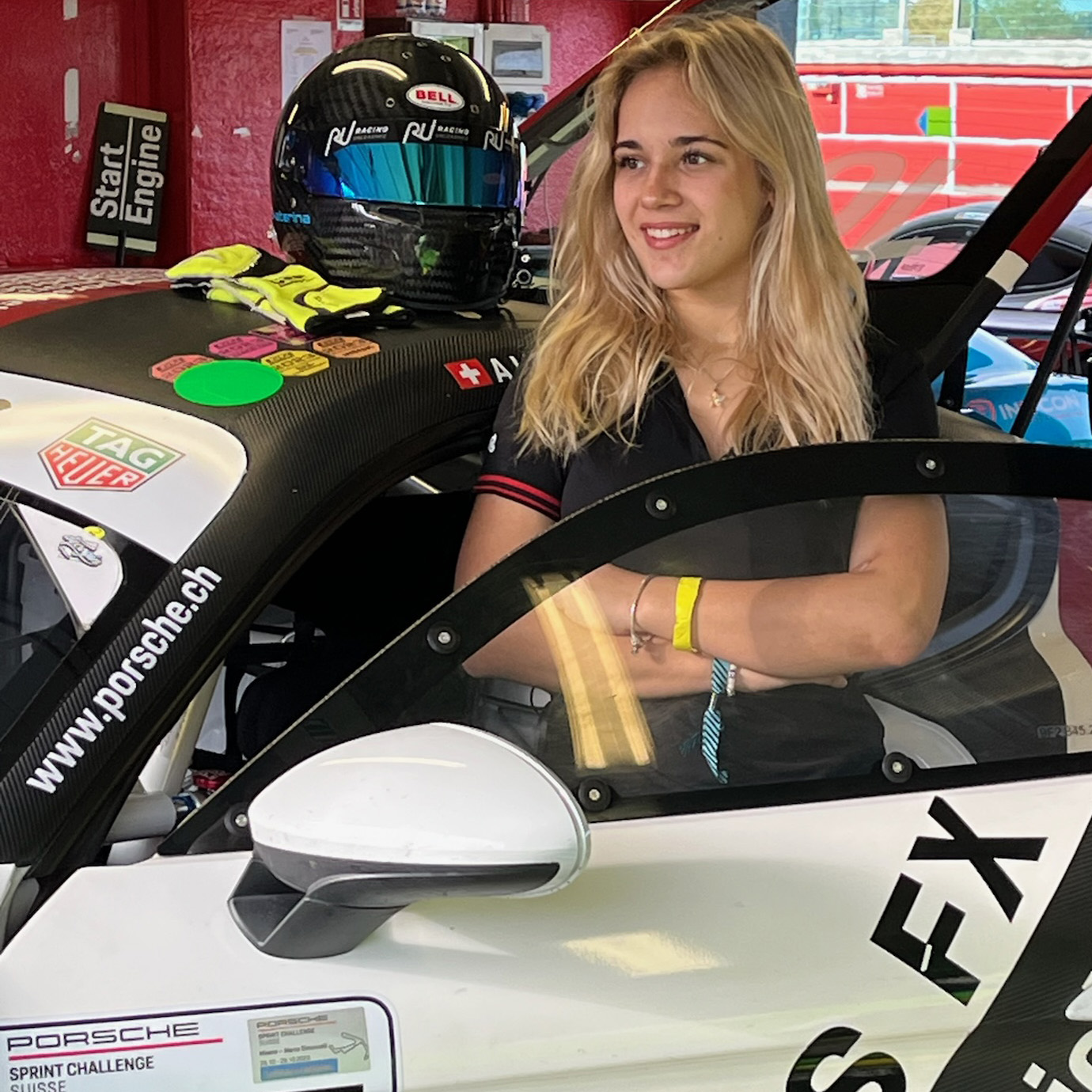 Autorennfahrerin Ekaterina Lüscher and der Porsche Sprint Challenge Suisse